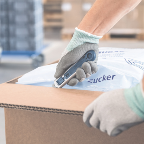 Semi automatic retract safety knife for safe carton opening industrial use